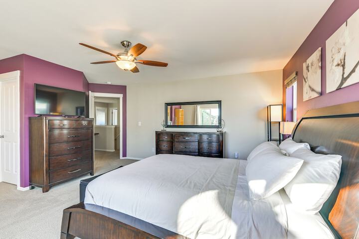 Spacious Kent Home Near Seatac Airport w / Patio