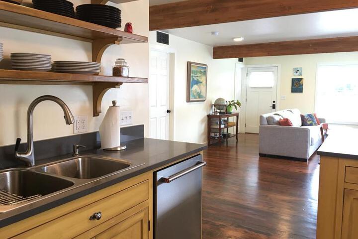 Adorable Home on the Park 10 Miles South of Eugene