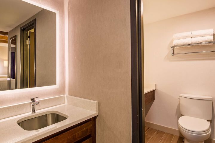 Best Western Plus Portsmouth Hotel & Suites