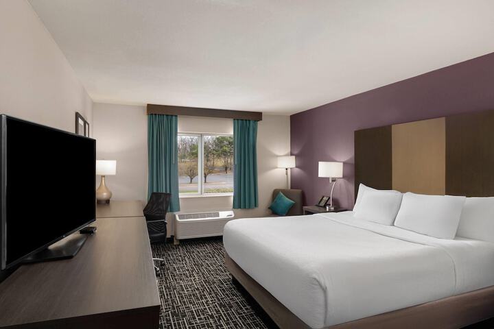 La Quinta Inn & Suites by Wyndham Fayetteville