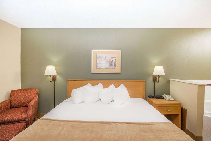 Ramada by Wyndham Spirit Lake / Okoboji