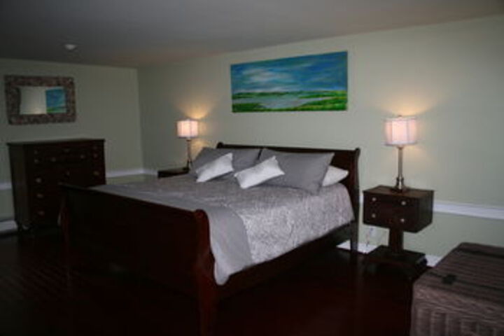 Sheas Riverside Inn & Motel