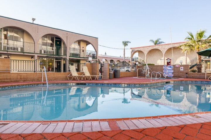 Pool 14 of 91