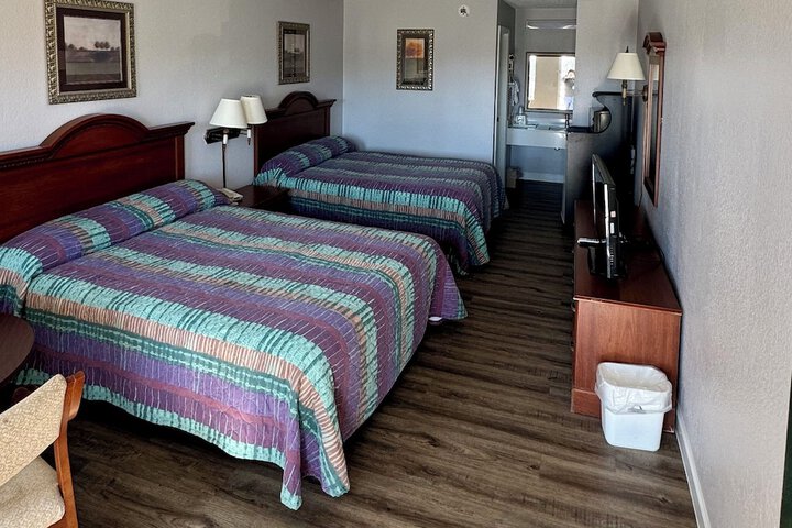Room 10 of 13