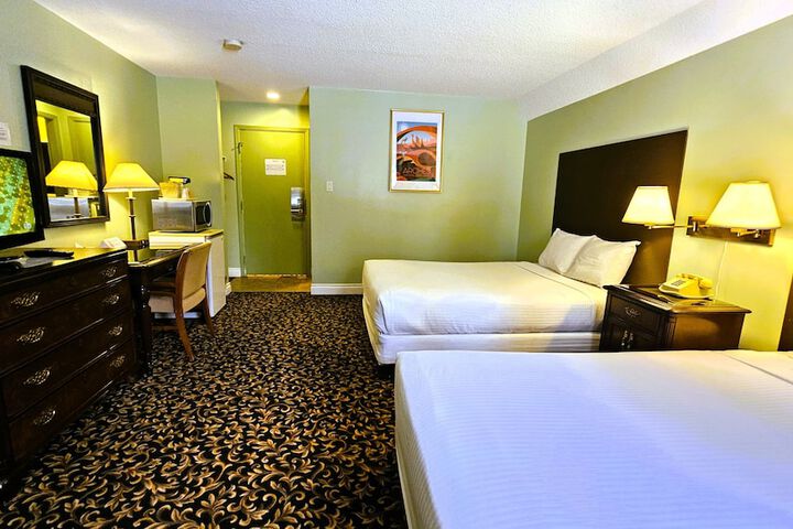Cloud 9 Inn