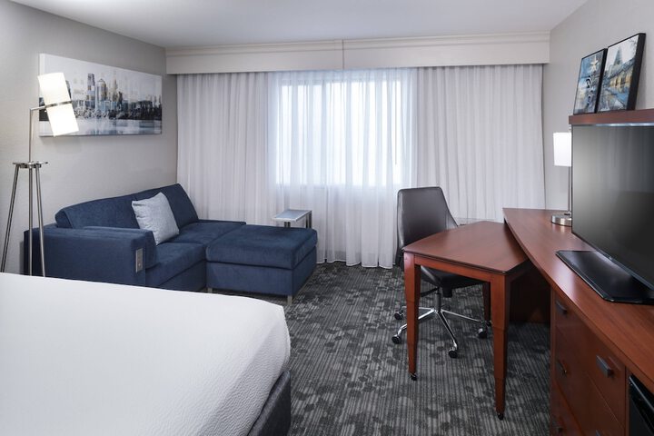 Room 17 of 34