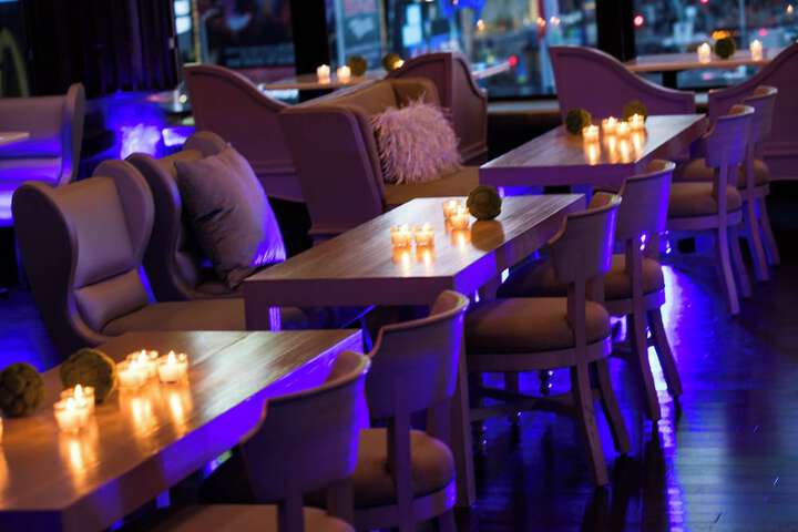 Lounge 91 of 99