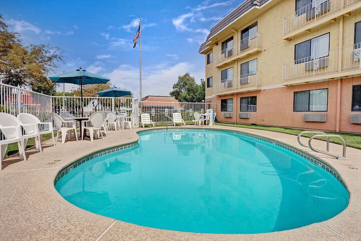 Pool 12 of 43