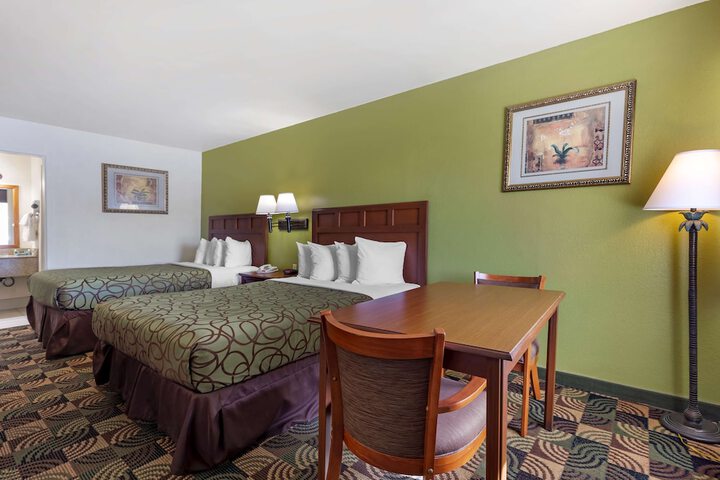 Room 10 of 26