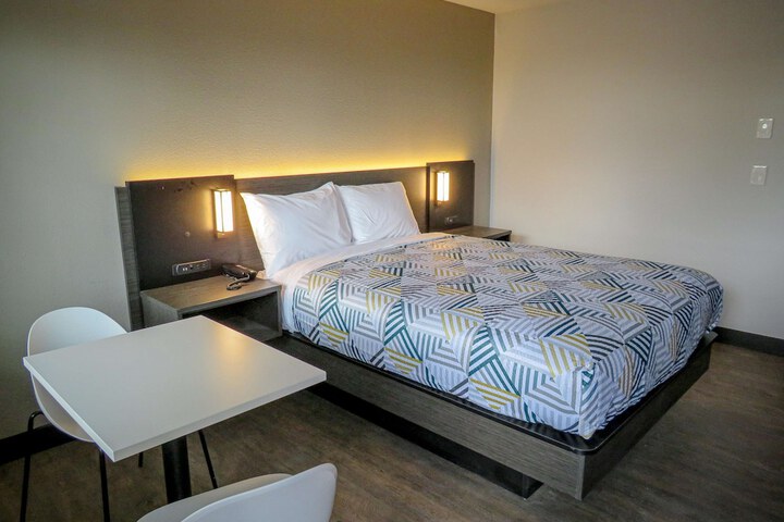 Room 15 of 37