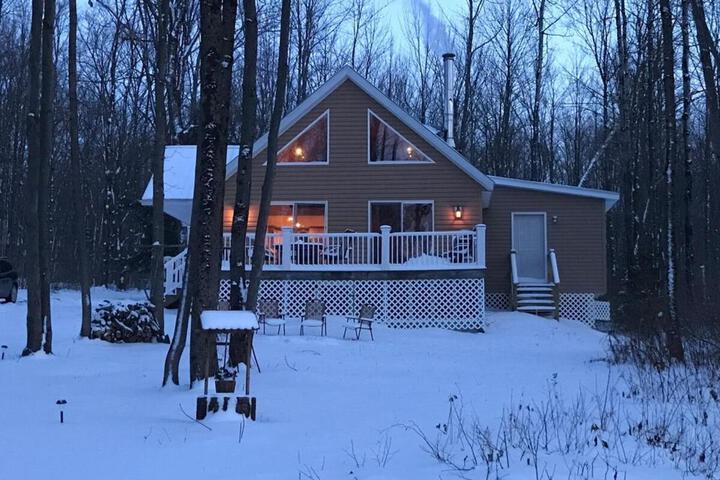 Hidden LakeFront Retreat