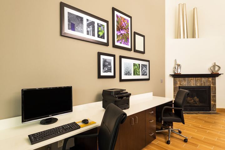 Business Center 37 of 38