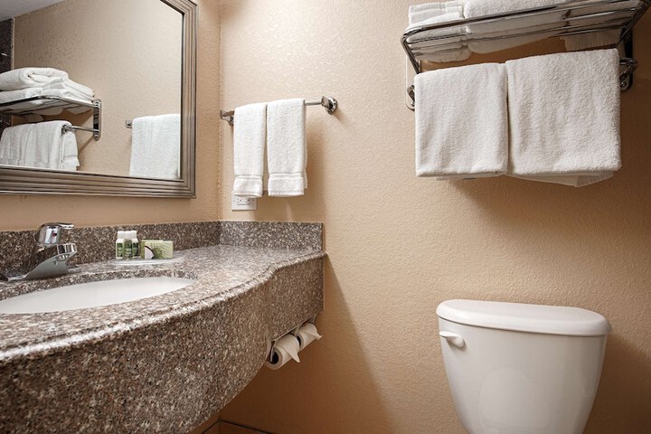 Best Western Plus Parkway Hotel