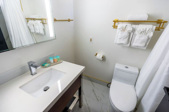 Room 43 of 46