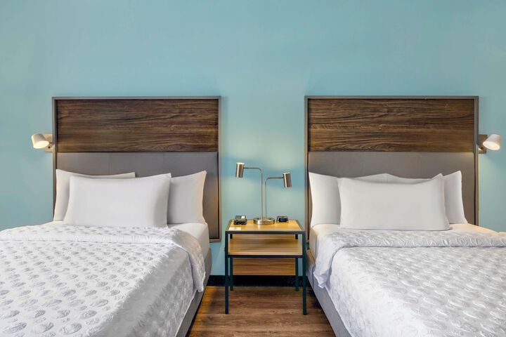 Room 32 of 46