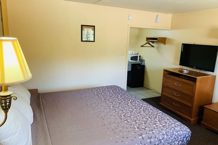 Room 12 of 18
