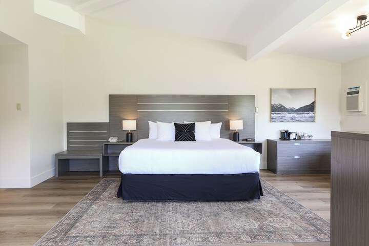 Bayshore Inn & Spa