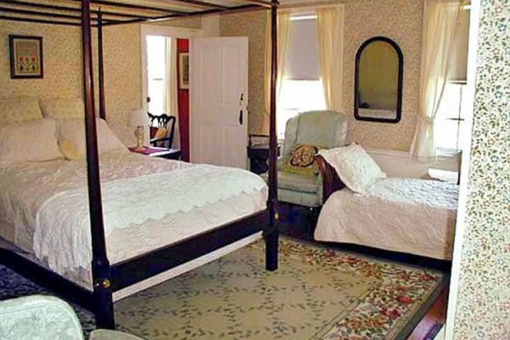 Room 8 of 33