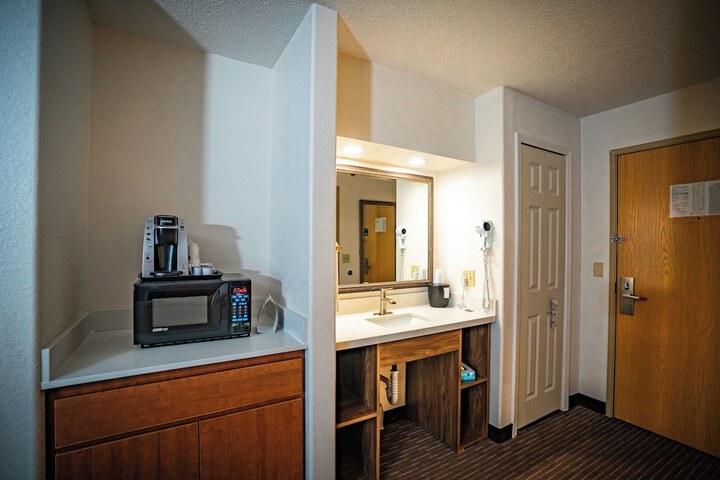 Room 16 of 28