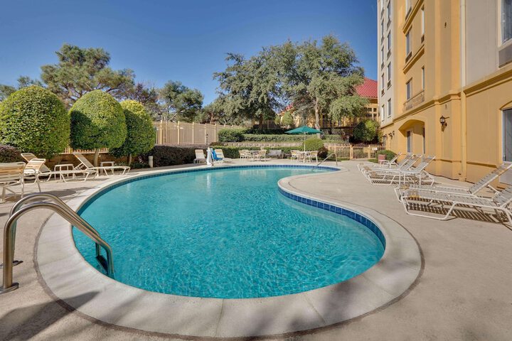 Pool 4 of 28