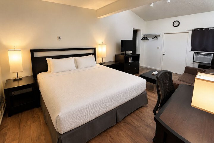 H & H Motor Lodge