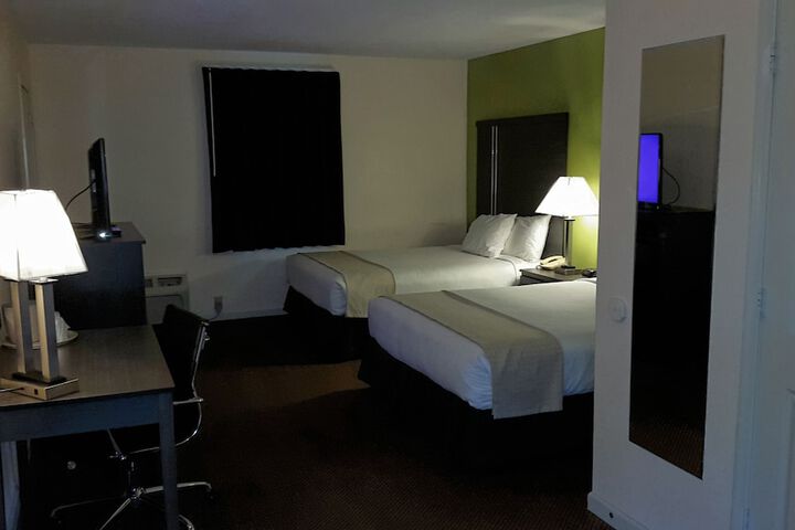 Room 11 of 48