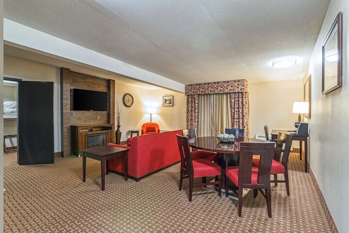Clarion Hotel Convention Center