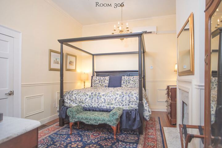 Room 105 of 170