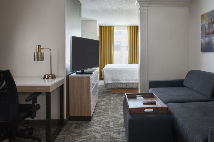 Room 14 of 28