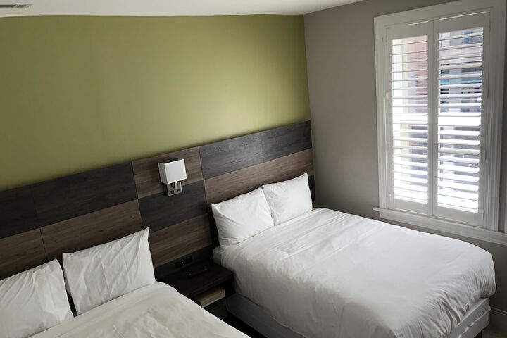 Room 27 of 34