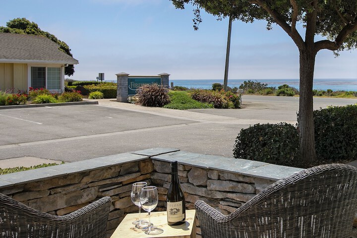 Fireside Inn on Moonstone Beach