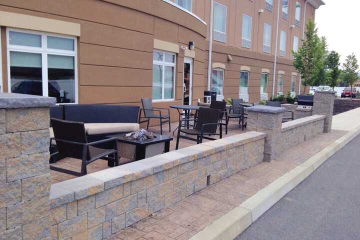 Holiday Inn Express & Suites Utica by IHG