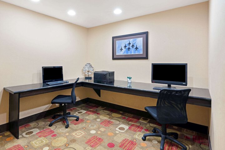 Business Center 23 of 23