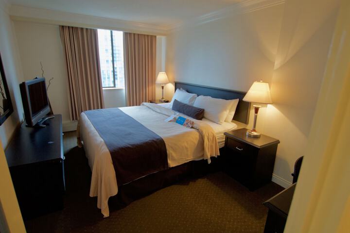 Room 43 of 242