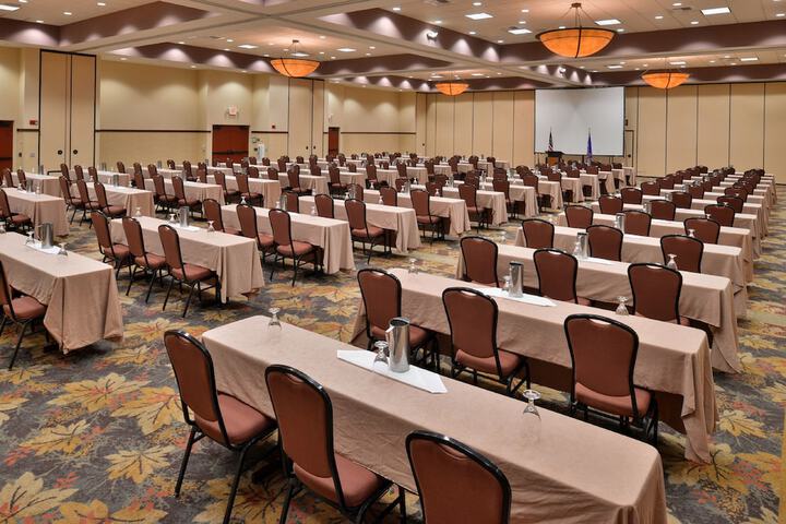 Ballroom/Hall 58 of 64