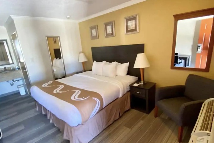 Room 4 of 15