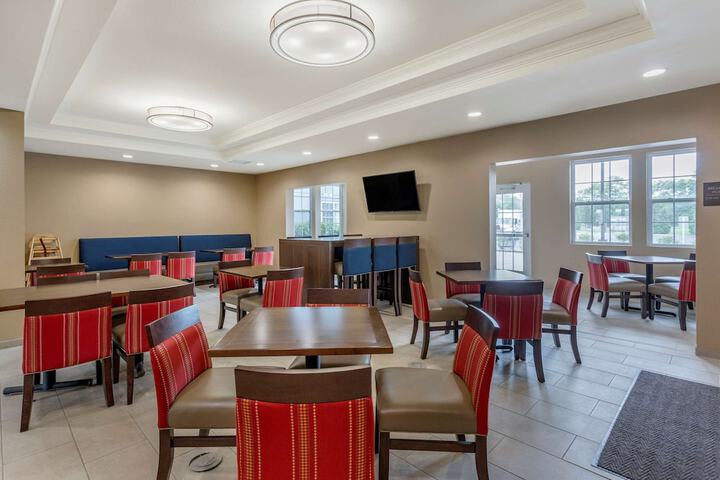 Comfort Suites Clarksville near Governors Square Mall