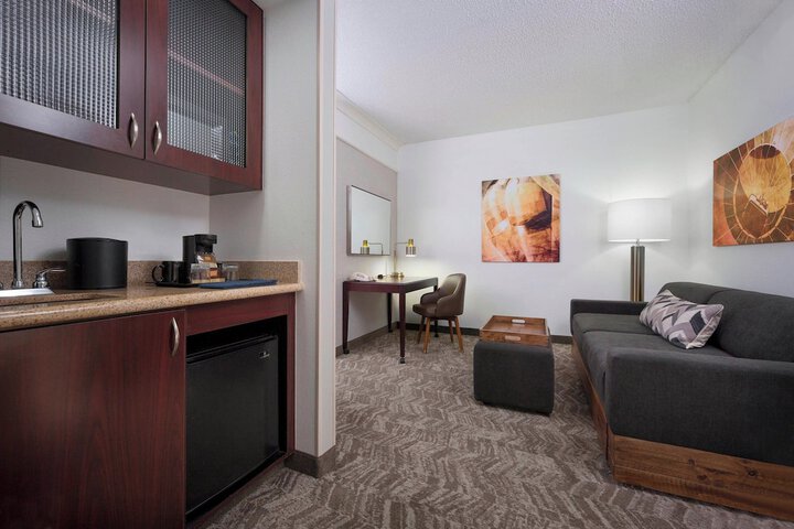 Room 11 of 27