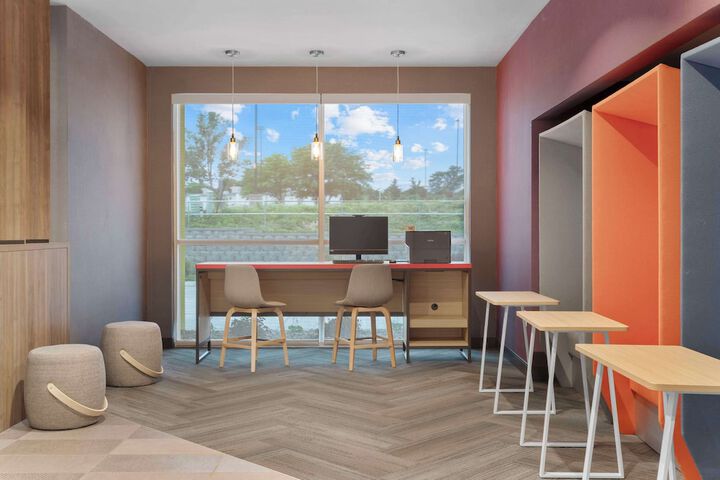 Business Center 35 of 35