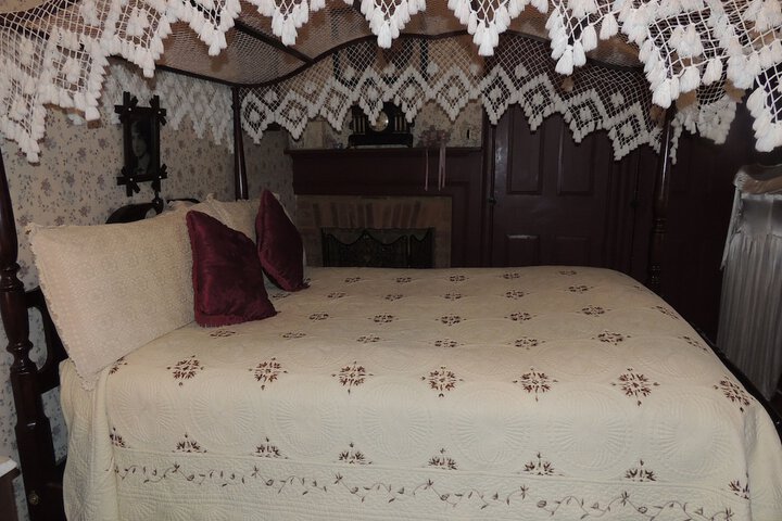Room 26 of 65