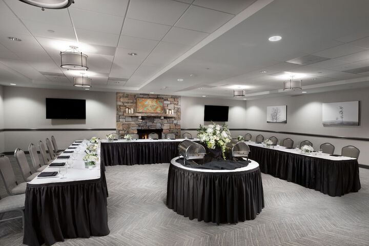Ballroom/Hall 33 of 42