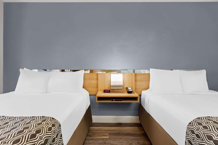 Microtel Inn & Suites by Wyndham Zephyrhills