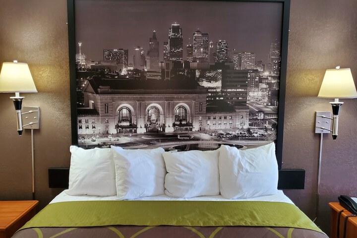 Room 36 of 43