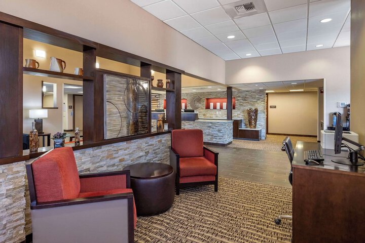 Business Center 41 of 43