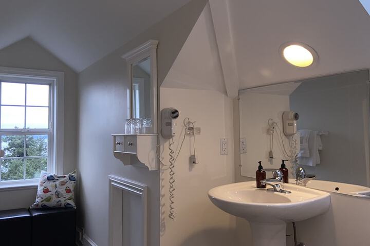 Room 27 of 41