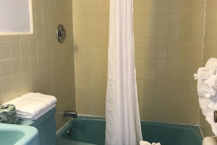 Room 17 of 32