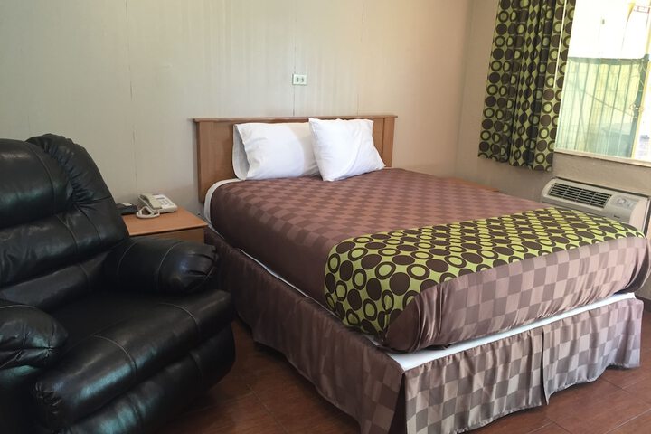 Room 37 of 100