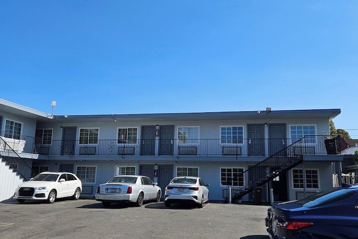 Palms Motel