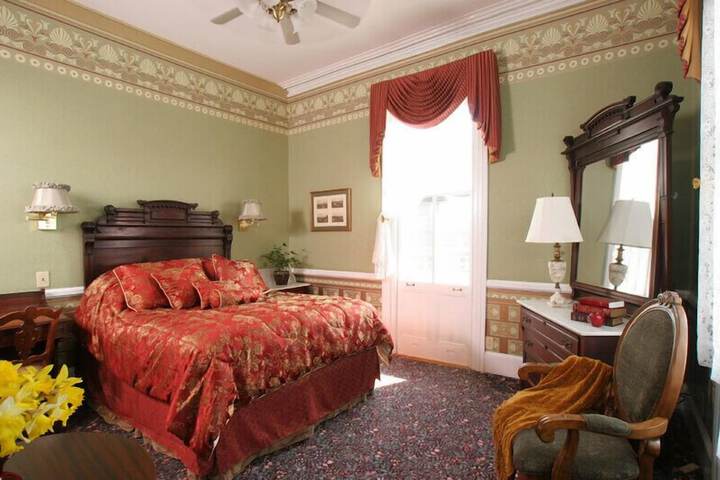 Room 90 of 128