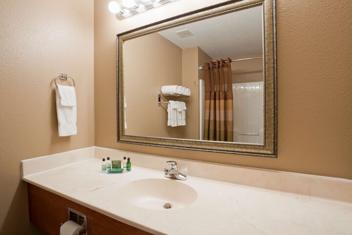 Room 15 of 32
